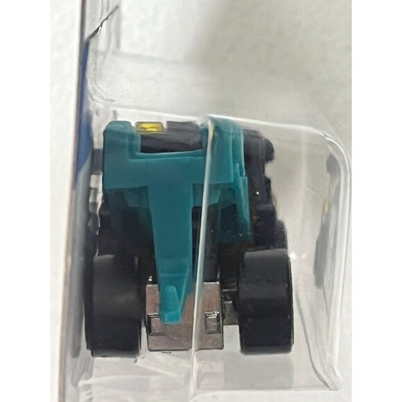 Hot Wheels Heavy Hitcher HW Metro 2024 Blue Tow Truck 1:64 Diecast Car - Picture 4 of 6